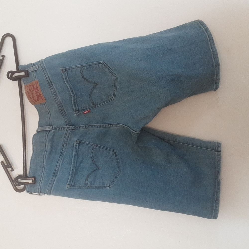 Levi's Light Wash Bermuda Shorts Sz 27